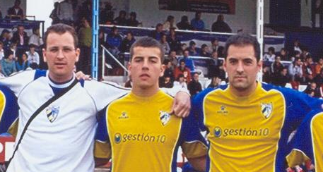 Ñapa (en el centro de la imagen), uno de los capitanes del "B", abrió el marcador contra el Plana